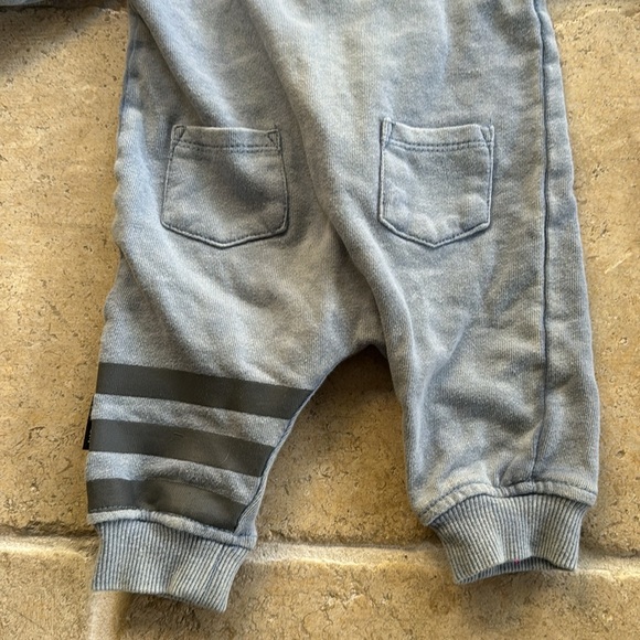 Volcom baby onesie 3-6 M - Picture 6 of 7